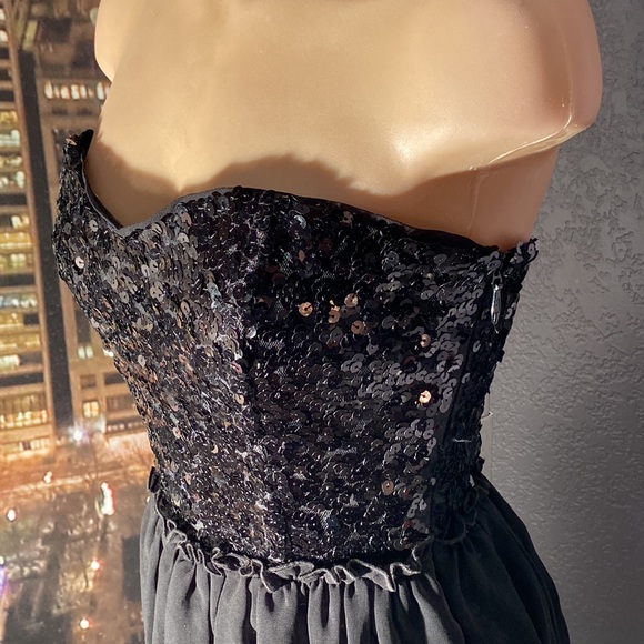 URBAN OUTFITTERS - NWT - romper shorts: sequins, mesh, zip, stretch back - S - Picture 8 of 16